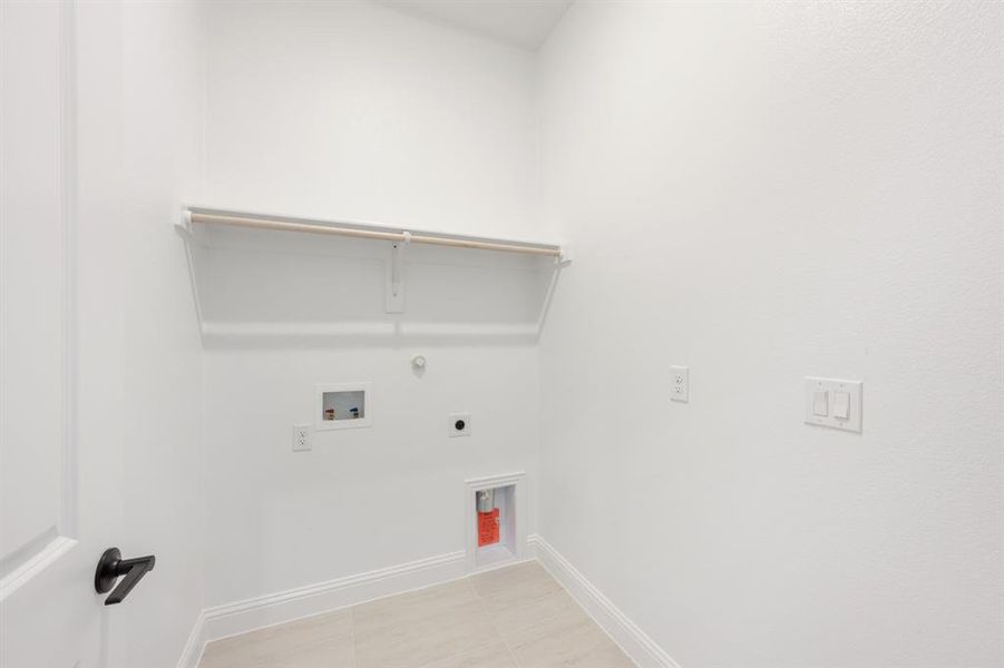 Spacious, unfurnished interior of a new home in Waverly Estates, Nevada (Image 31).