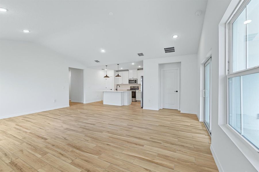 Kitchen, Great Room & Dining Area Kitchen, Great Room & Dining Area