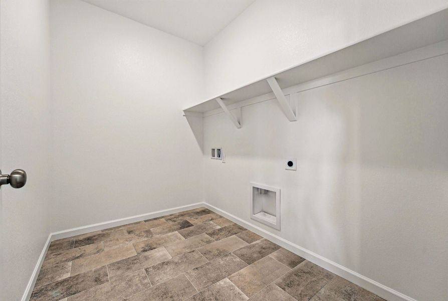 Spacious, unfurnished interior of a new home in Parterre, Thornton (Image 30).