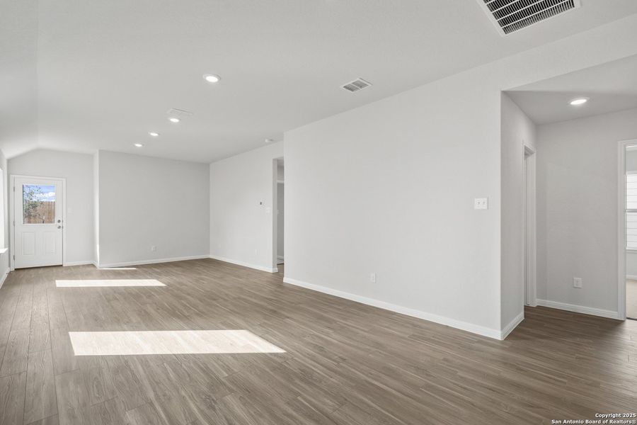 Spacious, unfurnished interior of a new home in Timber Creek, San Antonio (Image 20). Spacious, unfurnished interior of a new home in Timber Creek, San Antonio (Image 20).
