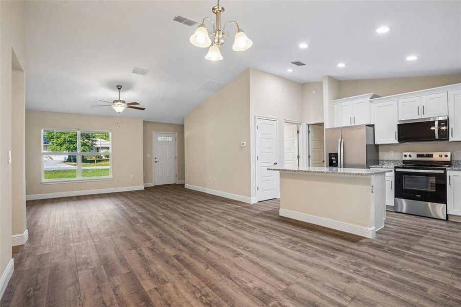 Spacious, unfurnished interior of a new home in , Citrus Springs (Image 19).
