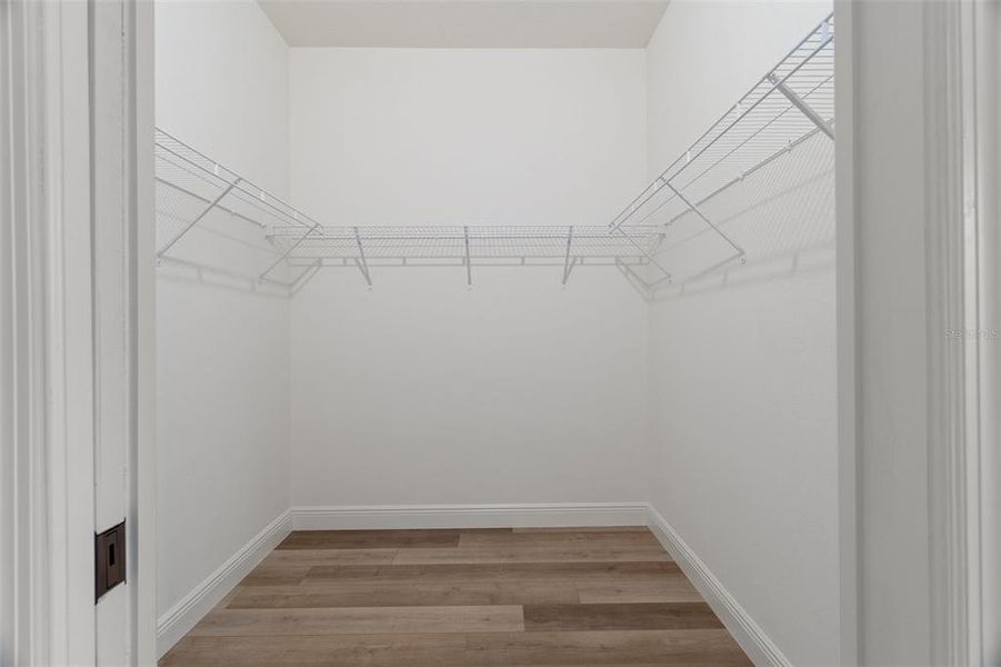 Spacious, unfurnished interior of a new home in , Weeki Wachee (Image 14).
