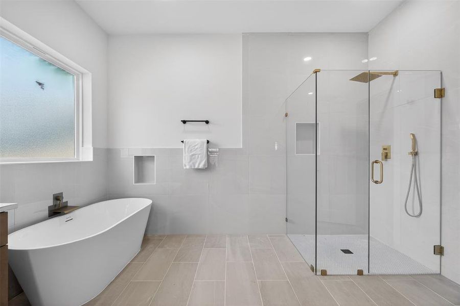 Furnished interior view inside a new home in , Dallas (Image 36).