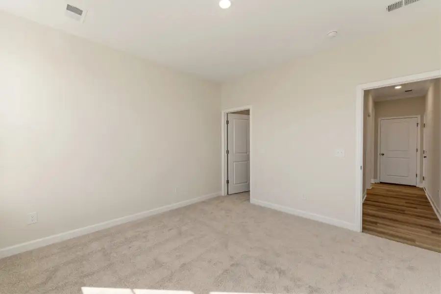 Spacious, unfurnished interior of a new home in Parris Meadows, Chesnee (Image 23).