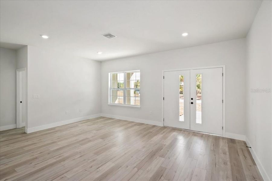 Spacious, unfurnished interior of a new home in , Citrus Springs (Image 25).