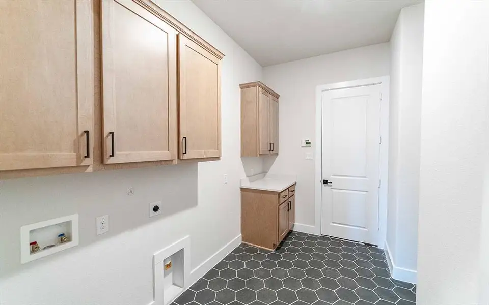 Furnished interior view inside a new home in Heath Golf & Yacht Club, Forney (Image 8).