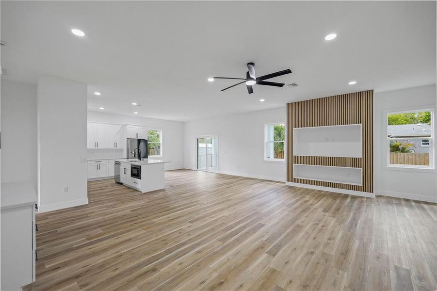 Spacious, unfurnished interior of a new home in , Hudson (Image 15).