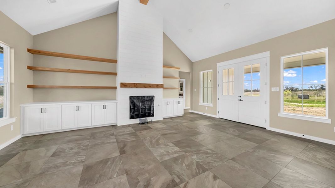 Spacious, unfurnished interior of a new home in Oak Water Ranch, Granbury (Image 17).