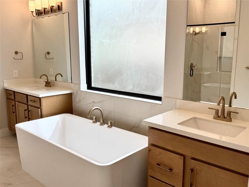 Standalone tub - Standalone tub -