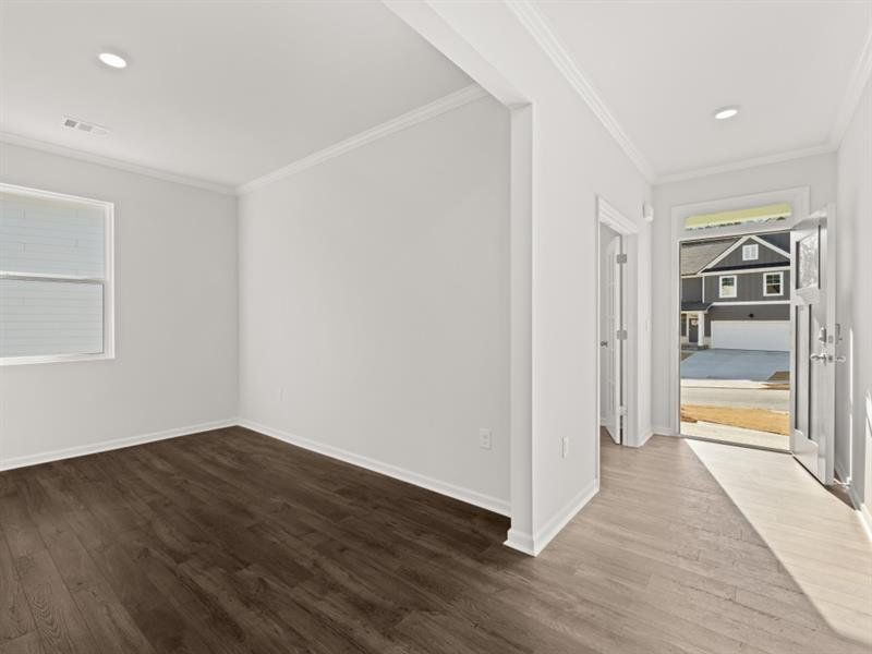 Spacious, unfurnished interior of a new home in Falcon Landing, Gainesville (Image 15).