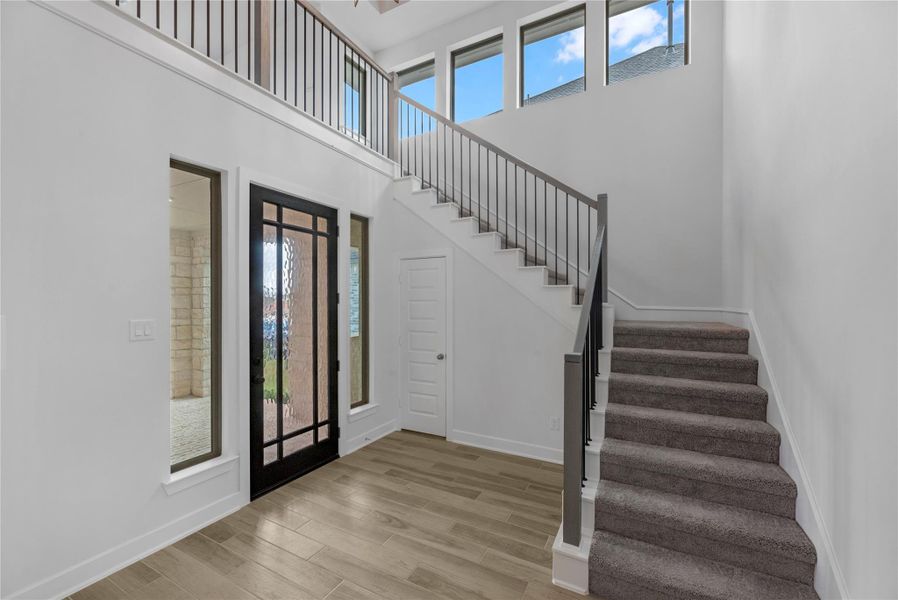 Spacious, unfurnished interior of a new home in Sienna, Missouri City (Image 15).