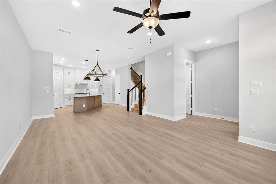 Spacious, unfurnished interior of a new home in Hillside at Las Colinas, Irving (Image 27).