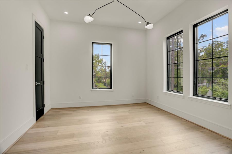 Spacious, unfurnished interior of a new home in , Houston (Image 29).