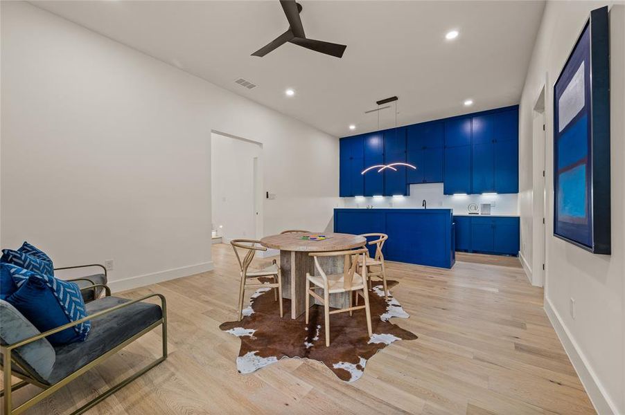 Furnished interior view inside a new home in , Southlake (Image 9).