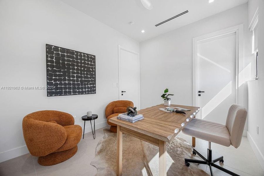 Furnished interior view inside a new home in , Fort Lauderdale (Image 57).