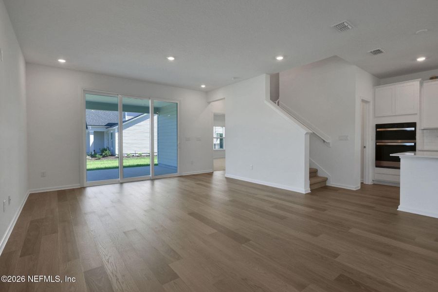 Spacious, unfurnished interior of a new home in Hyland Trail, Green Cove Springs (Image 36).