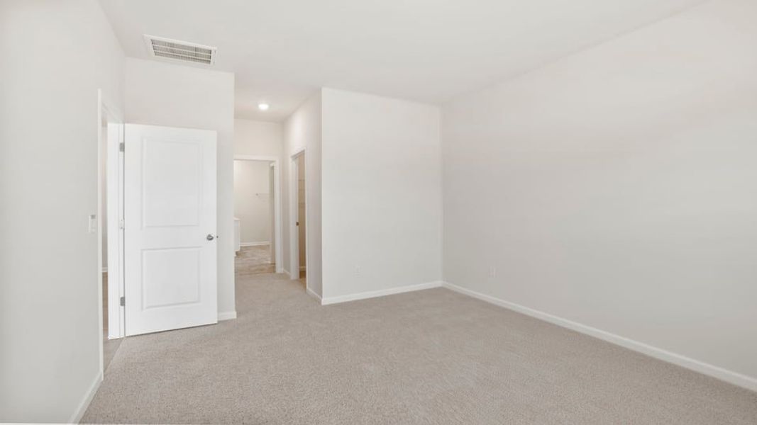 Spacious, unfurnished interior of a new home in Foxbank, Gray Court (Image 28).
