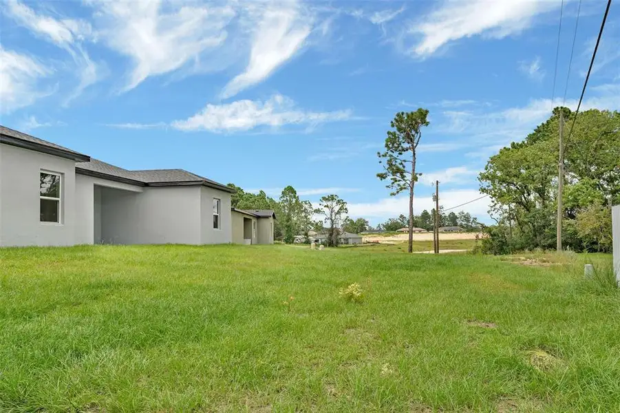 Exterior details and patio area of a home in , Ocala (Image 16).
