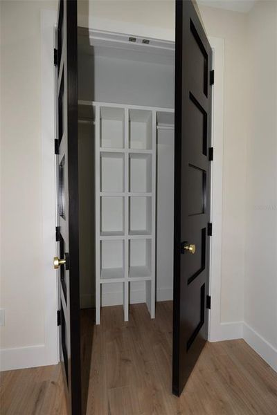 Spacious, unfurnished interior of a new home in , Tampa (Image 38).