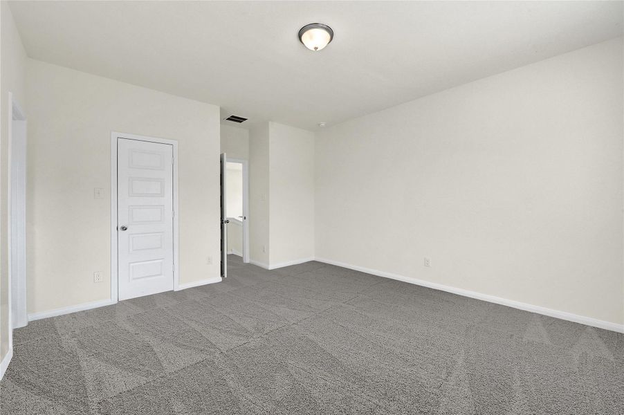 Spacious, unfurnished interior of a new home in Aldine Pines, Houston (Image 21).