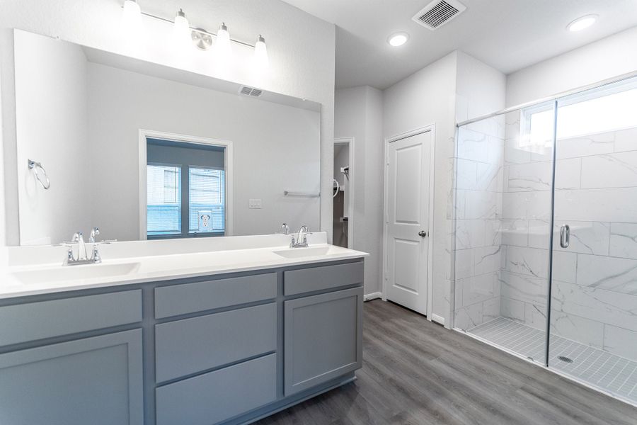 Furnished interior view inside a new home in Homestead, Schertz (Image 6).