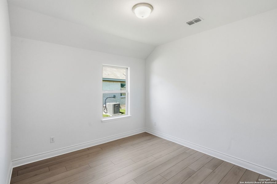 Spacious, unfurnished interior of a new home in Davis Ranch, San Antonio (Image 19). Spacious, unfurnished interior of a new home in Davis Ranch, San Antonio (Image 19).