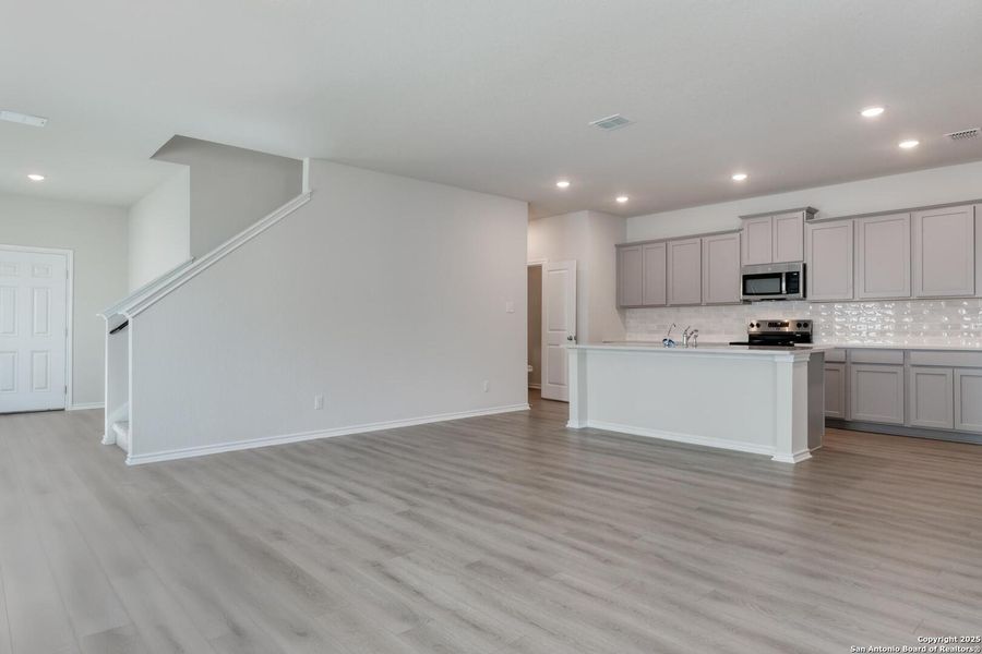 Spacious, unfurnished interior of a new home in Meadows at Hennersby Hollow 40's, San Antonio (Image 31).