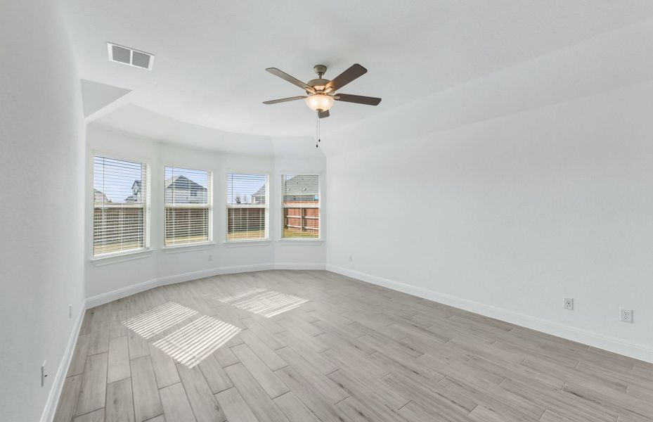 Spacious, unfurnished interior of a new home in Saddleback at Santa Rita Ranch, Liberty Hill (Image 33).