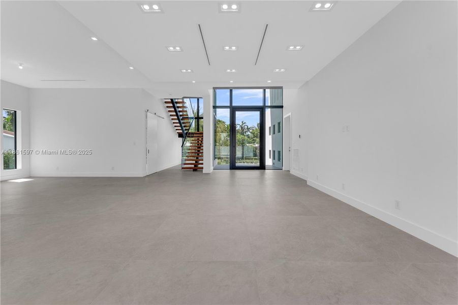 Spacious, unfurnished interior of a new home in , Pompano Beach (Image 33).