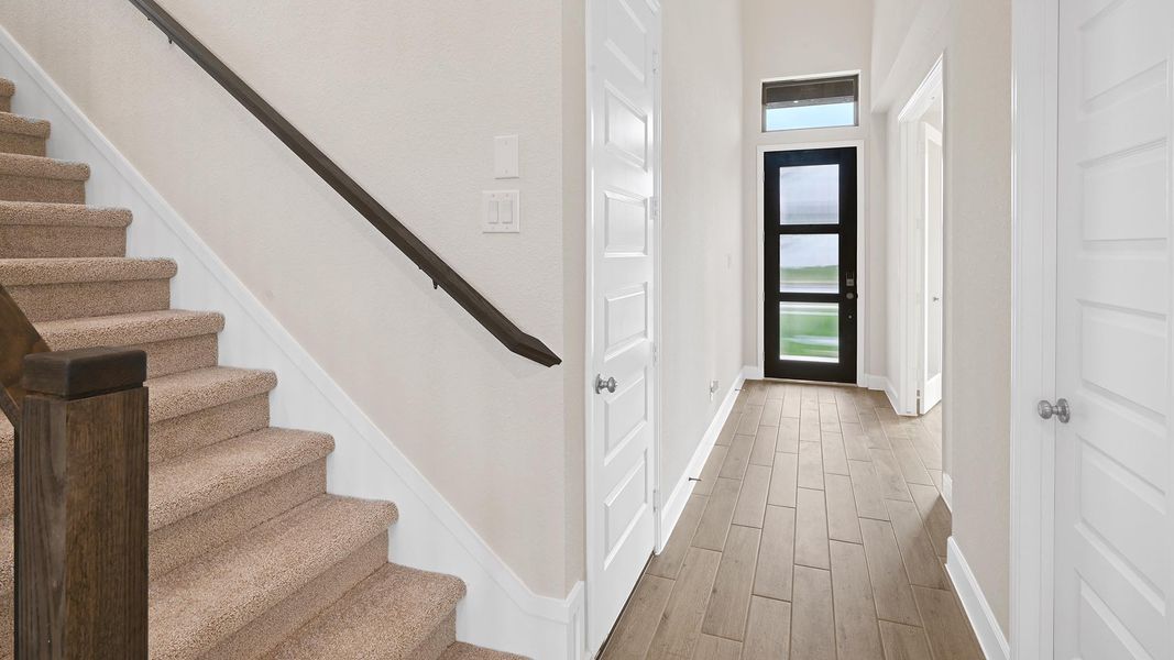 Spacious, unfurnished interior of a new home in 6 Creeks 50', Kyle (Image 13).