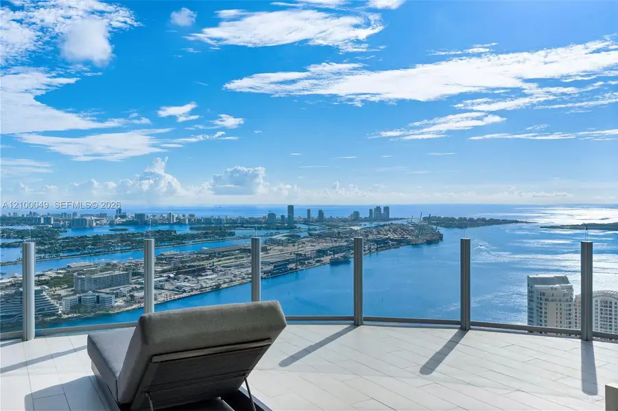 Condo located in Miami, FL showcasing its design and architecture (Image 31).