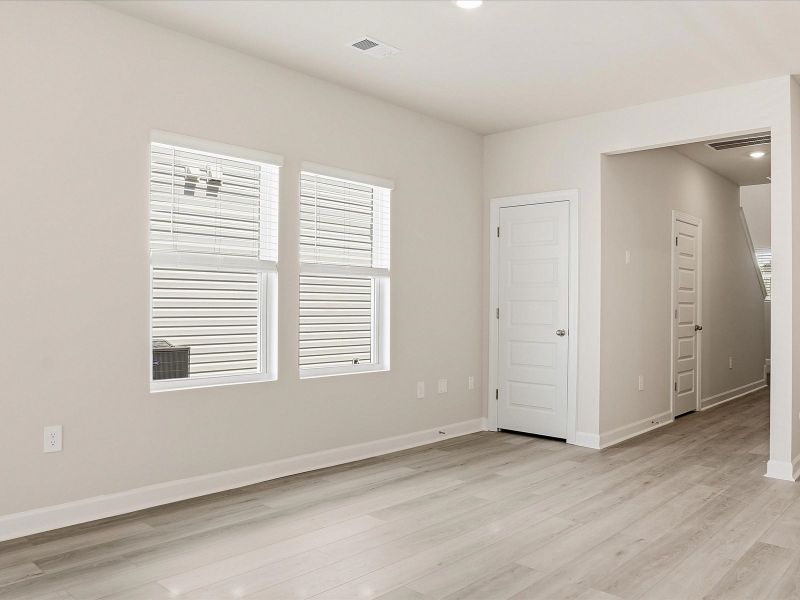 Spacious, unfurnished interior of a new home in Village at White Pine, Pendleton (Image 10).