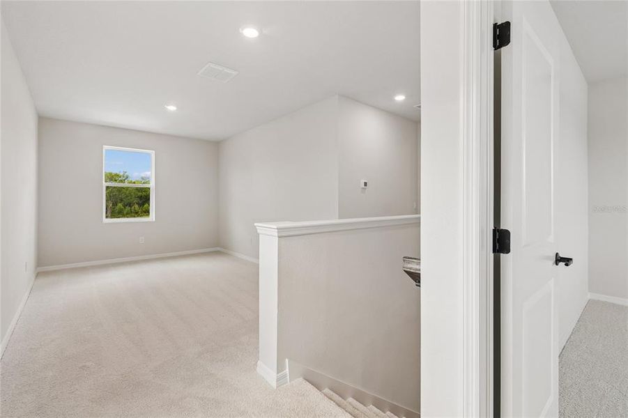 Spacious, unfurnished interior of a new home in Eastlyn, Bradenton (Image 7).