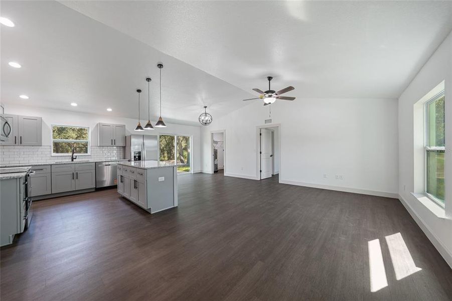 Spacious, unfurnished interior of a new home in , Arcadia (Image 14).