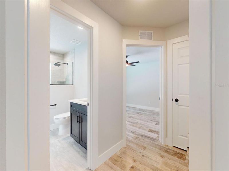 Image 98 of a home in .