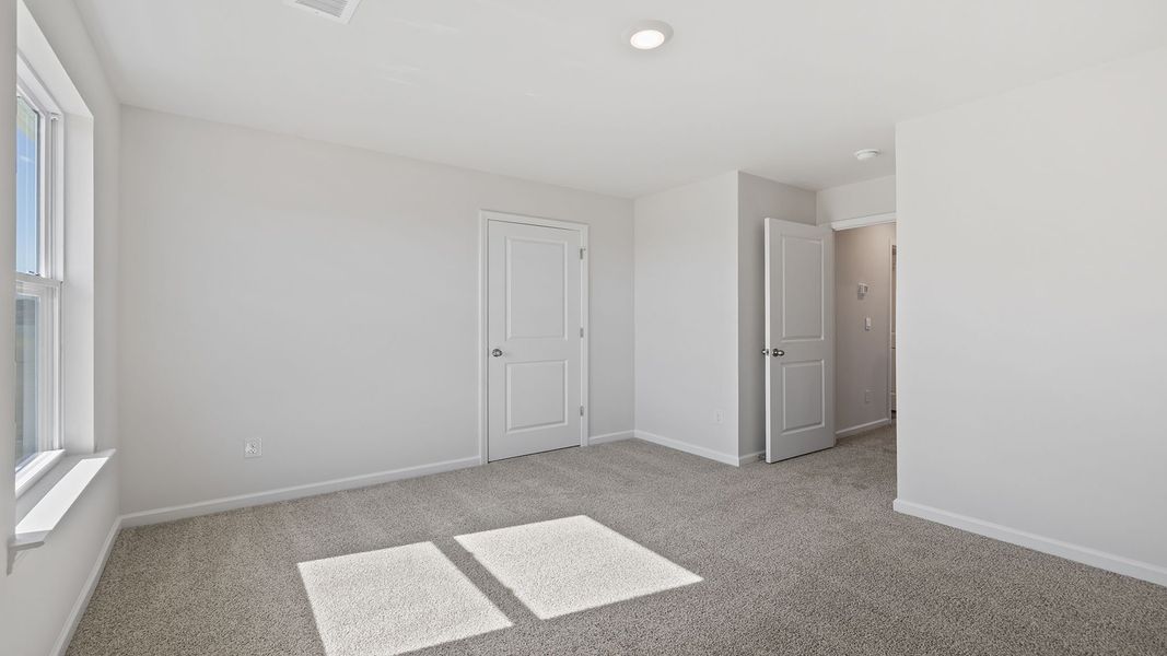 Spacious, unfurnished interior of a new home in Cloverdale Hills, Piedmont (Image 26).