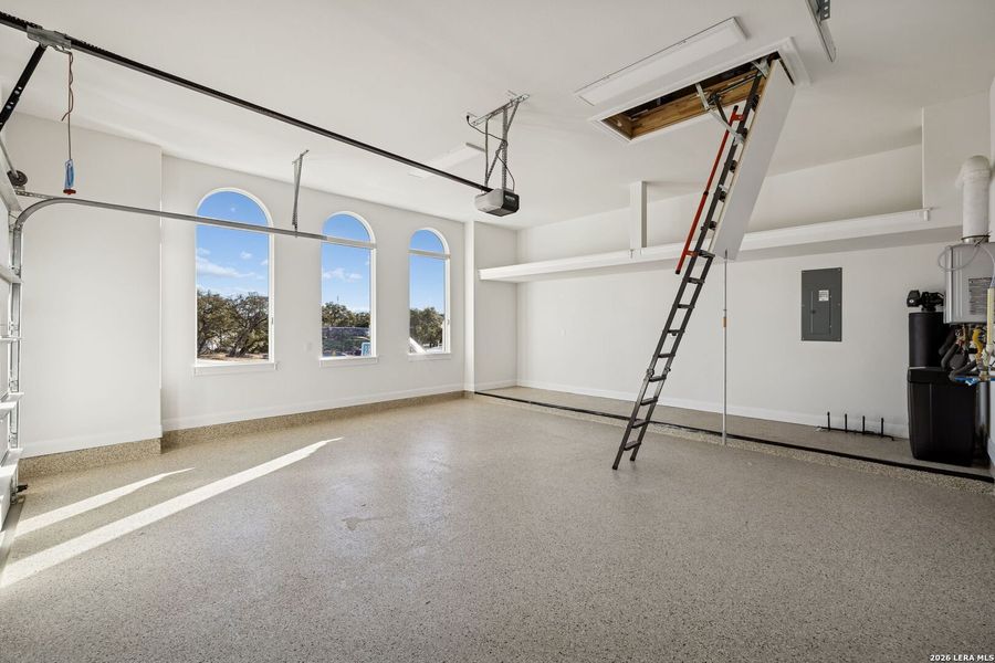 Spacious, unfurnished interior of a new home in , San Antonio (Image 26).