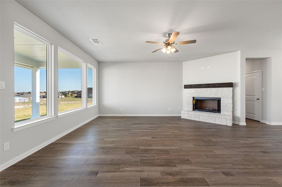 Spacious, unfurnished interior of a new home in Hillcrest Meadows North, Decatur (Image 19).