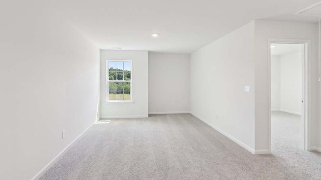 Spacious, unfurnished interior of a new home in Rydele Heights, Asheville (Image 15).