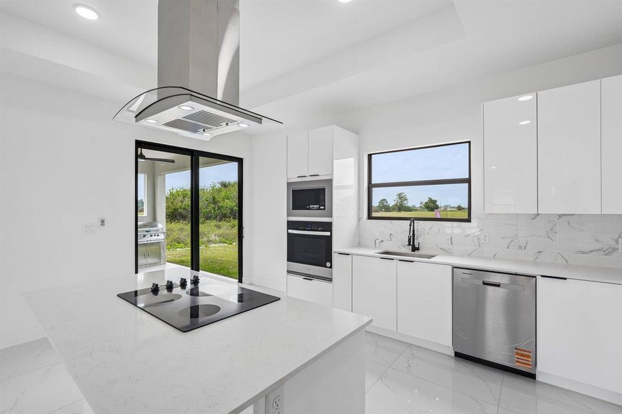 12-web-or-mls-W Broad Cir-S2404-012 12-web-or-mls-W Broad Cir-S2404-012