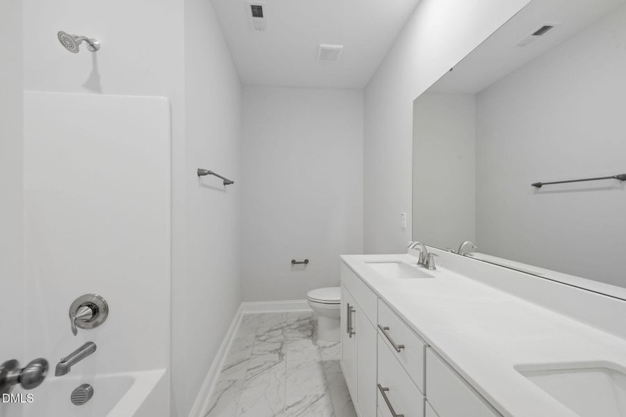SUN_ShawRidge_Pic_EastmanIII_QMI_14_Bath SUN_ShawRidge_Pic_EastmanIII_QMI_14_Bath