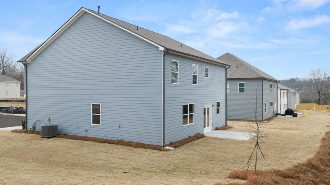 Exterior details and patio area of a home in Thompson Ridge, Dallas (Image 19).