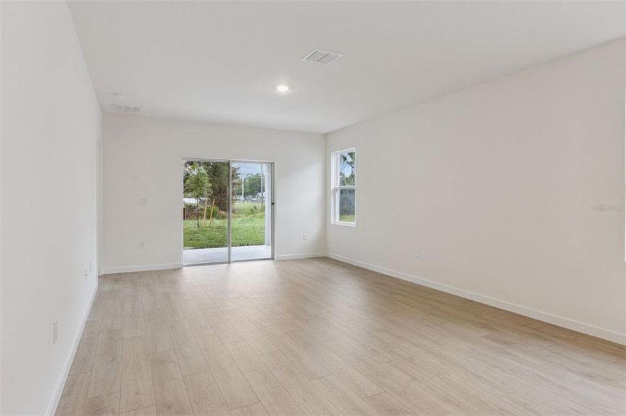 Spacious, unfurnished interior of a new home in , Kissimmee (Image 23).