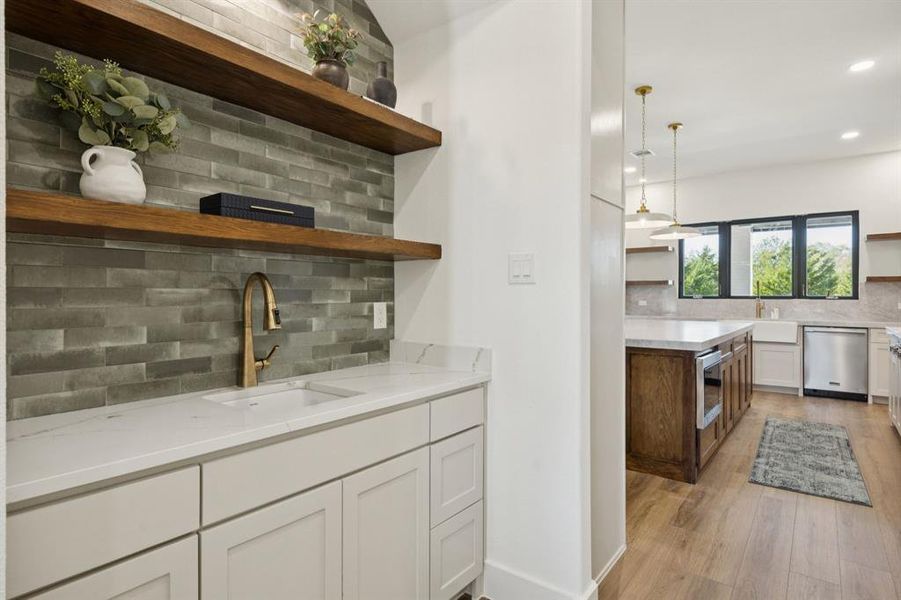 Furnished interior view inside a new home in , Waxahachie (Image 7).