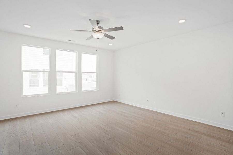 Spacious, unfurnished interior of a new home in Calista Farms, White House (Image 14).