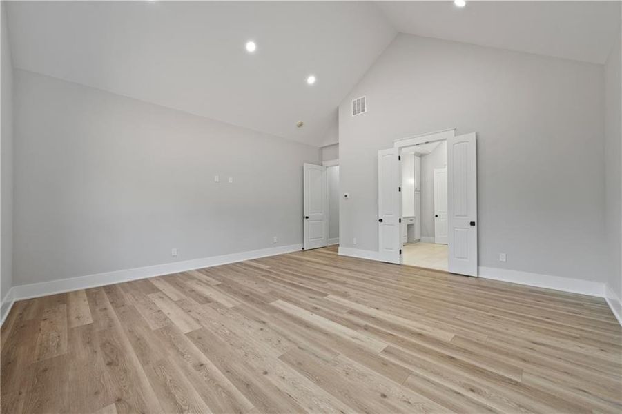 Spacious, unfurnished interior of a new home in , Nicholson (Image 25).