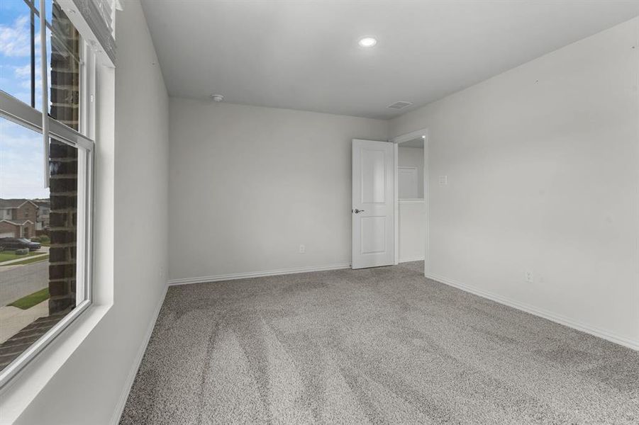 Spacious, unfurnished interior of a new home in Cibolo Hills, Fort Worth (Image 25). Spacious, unfurnished interior of a new home in Cibolo Hills, Fort Worth (Image 25).