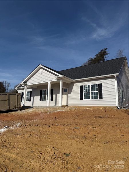 Exterior details and patio area of a home in , Yadkinville (Image 1).