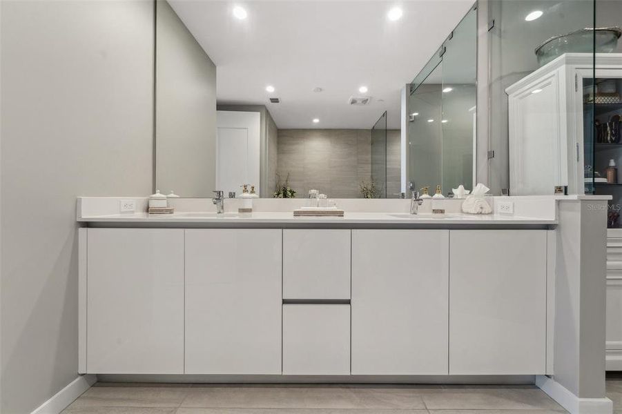 Furnished interior view inside a new home in , Sarasota (Image 10).