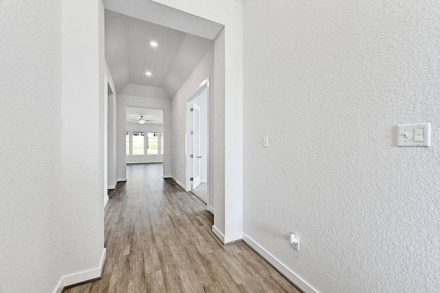 Spacious, unfurnished interior of a new home in Anthem, Kyle (Image 13).